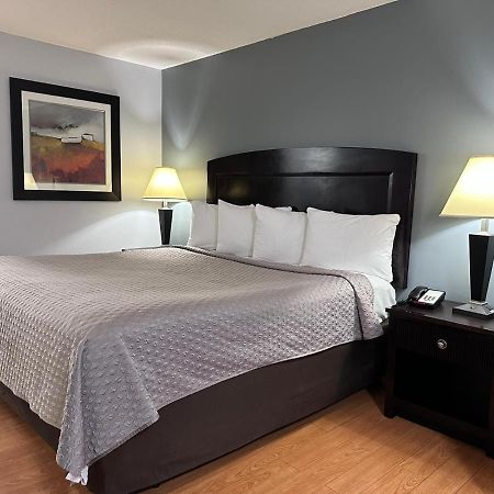 Kenora Motel Виндзор Экстерьер фото