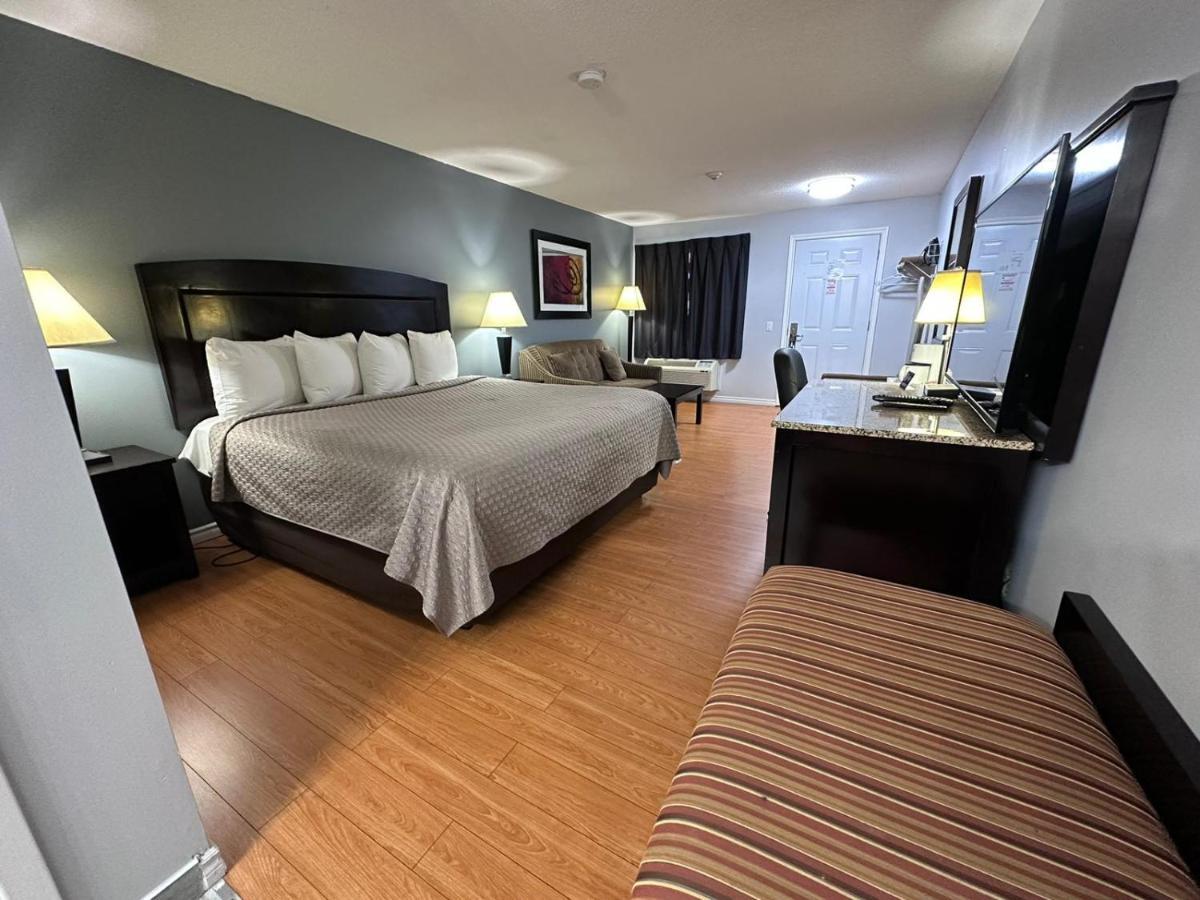 Kenora Motel Виндзор Экстерьер фото