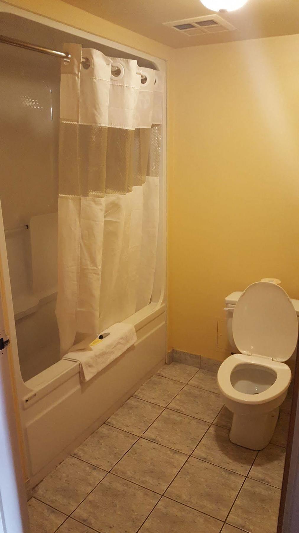 Kenora Motel Виндзор Экстерьер фото